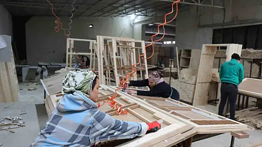 OSB'nin kadın ustaları erkeklere taş çıkartıyor