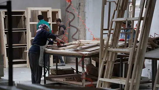 OSB'nin kadın ustaları erkeklere taş çıkartıyor