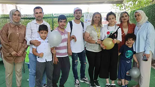 Otizmli çocuklar çömlek yaptı, gönüllerince eğlendi
