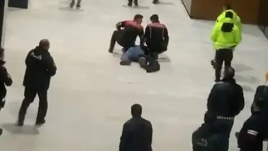 Otogar içerisinde silahlı kavga: 2 yolcu yaralı