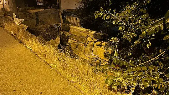 Otomobil bahçeye uçtu: 2 yaralı