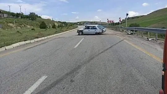 Otomobil bariyerlere çarptı: 1 yaralı