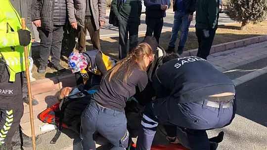 Otomobil yaşlı adama çarptı