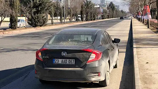 Otomobil yaşlı adama çarptı