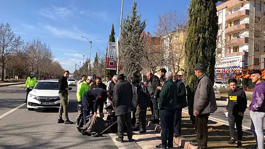 Otomobil yaşlı adama çarptı