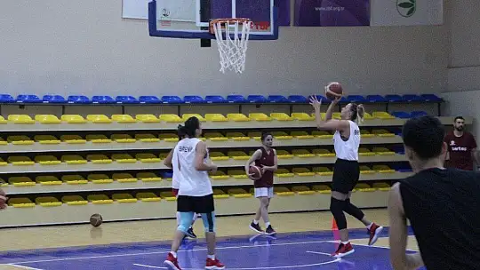 (Özel haber) Elazığ İl Özel İdare Kadın Basketbol Takımı hazırlıklara başladı