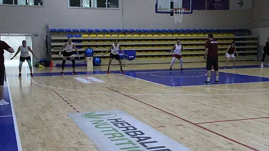 (Özel haber) Elazığ İl Özel İdare Kadın Basketbol Takımı hazırlıklara başladı