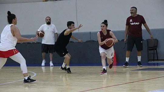 (Özel haber) Elazığ İl Özel İdare Kadın Basketbol Takımı hazırlıklara başladı