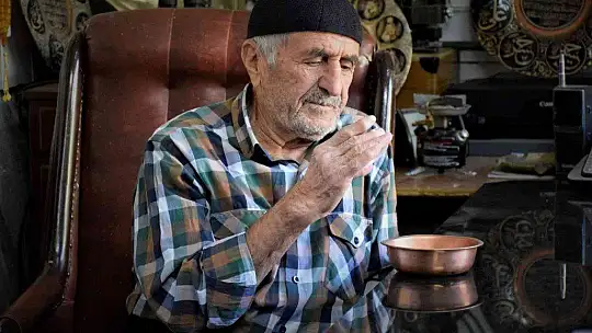 (Özel) Yıllarca topladığı giysileri antika eşyalarla takas etti, deposunu müzeye çevirdi