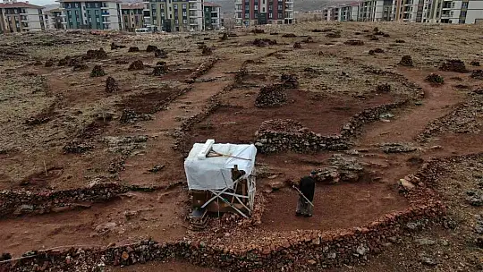 Özlem duyduğu köy hayatını şehrin ortasına taşıdı