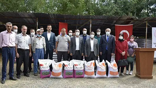 Palu'da çiftçilere yüzde 75 hibeli 28 ton yem bitkisi tohumu dağıtıldı