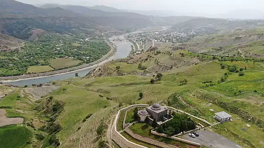 Palu'nun Osmanlıya kazandırılmasında büyük rol oynadı, türbesi yıllara meydan okuyor
