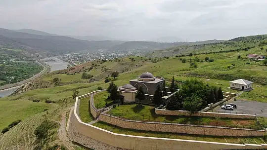 Palu'nun Osmanlıya kazandırılmasında büyük rol oynadı, türbesi yıllara meydan okuyor