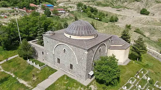 Palu'nun Osmanlıya kazandırılmasında büyük rol oynadı, türbesi yıllara meydan okuyor