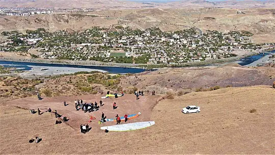 Palu semaları, yamaç paraşütçülerine ev sahipliği yaptı