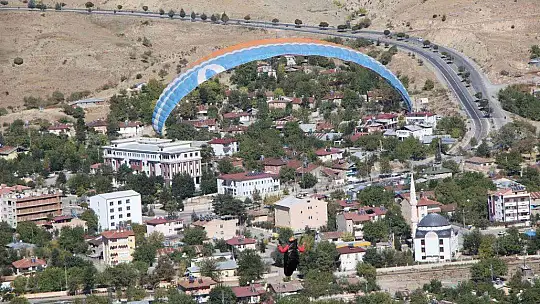 Palu semaları, yamaç paraşütçülerine ev sahipliği yaptı