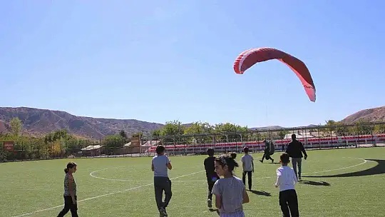 Palu semaları, yamaç paraşütçülerine ev sahipliği yaptı
