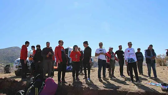 Palu semaları, yamaç paraşütçülerine ev sahipliği yaptı