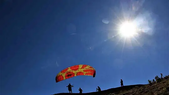 Palu semaları, yamaç paraşütçülerine ev sahipliği yaptı