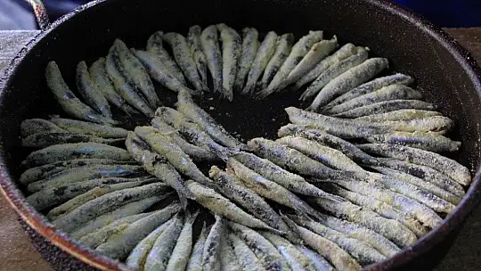 Pandemi ile birlikte talepler değişti, balıklar pişirilerek evlere servis edilmeye başlandı