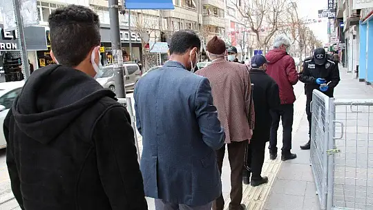 Pandemi ile mücadelede yeni tedbir sokakta 'HES' kodu uygulaması başladı