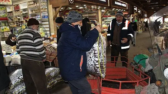 Pandemiden etkilenen Kapalı Çarşı esnafı, çözümü online satışta buldu