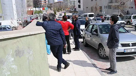 Pencereye çıkan kızı, vatandaşlar film gibi izledi