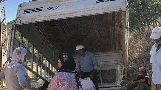 Pikap ters döndü: 2 yaralı