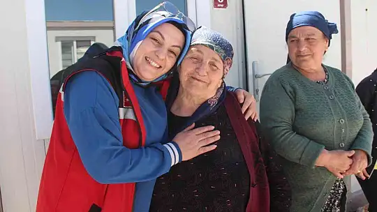 Psikososyal ekibi, savaştan tahliye edilen Ahıska Türklerini biran olsun yalnız bırakmıyor
