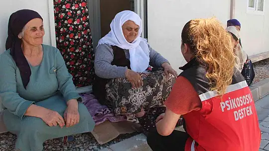 Psikososyal ekibi, savaştan tahliye edilen Ahıska Türklerini biran olsun yalnız bırakmıyor