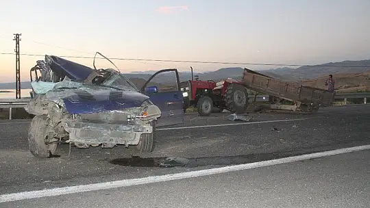 Römorka çarpan otomobil hurdaya döndü: 1 ağır yaralı
