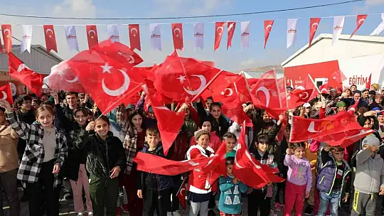Rusya sınırından tahliye edilen ve 4 çocuğuna kavuşan Ahıska Türkü anne: 'Erdoğan babamdan Allah razı olsun'