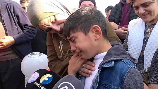 Rusya sınırından tahliye edilen ve 4 çocuğuna kavuşan Ahıska Türkü anne: 'Erdoğan babamdan Allah razı olsun'