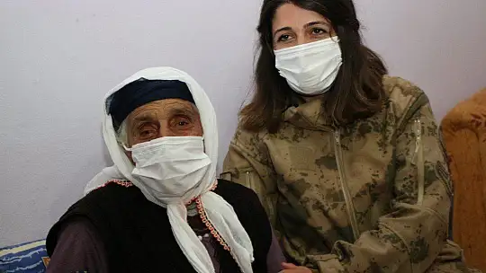 Şahine nine 103 yaşına girdi, ilk defa doğum günü kutladı, ilk defa vali gördü