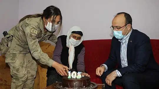 Şahine nine 103 yaşına girdi, ilk defa doğum günü kutladı, ilk defa vali gördü