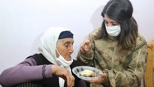 Şahine nine 103 yaşına girdi, ilk defa doğum günü kutladı, ilk defa vali gördü