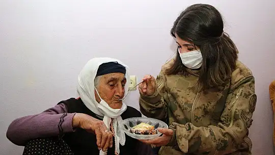 Şahine nine 103 yaşına girdi, ilk defa doğum günü kutladı, ilk defa vali gördü