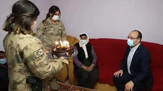 Şahine nine 103 yaşına girdi, ilk defa doğum günü kutladı, ilk defa vali gördü