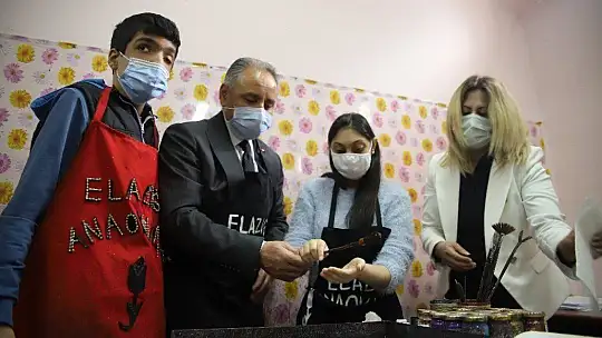 Sanatla buluşan özel çocuklar ve anneleri hayatlarına renk kattı