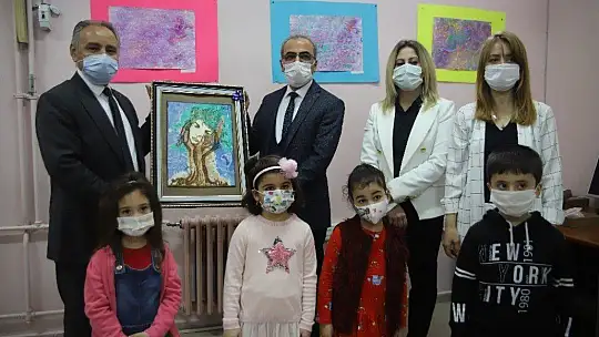 Sanatla buluşan özel çocuklar ve anneleri hayatlarına renk kattı