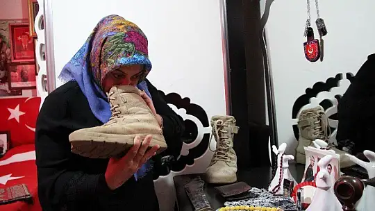 Şehit ailesi oğullarından kalan hatıraların kokusuyla yaşıyor