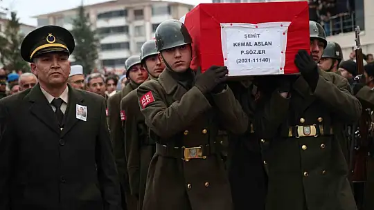 Şehit babası Mehmet Aslan: ''Mevla verirken sevindirdi, alırken sevindirdi. Şeref, onur ve gurur duyduk''