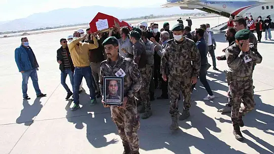 Şehit Cihat Şahin'in naaşı memleketi Elazığ'a getirildi