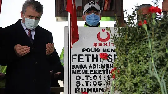 Şehadetinin 4. yılında kabrinde anıldı.