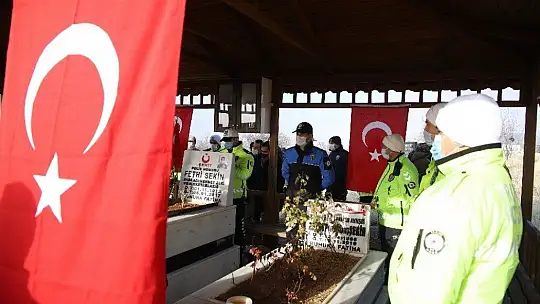 Şehadetinin 4. yılında kabrinde anıldı.