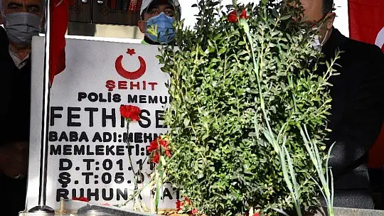 Şehadetinin 4. yılında kabrinde anıldı.