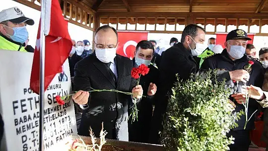 Şehadetinin 4. yılında kabrinde anıldı.