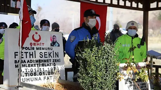 Şehadetinin 4. yılında kabrinde anıldı.