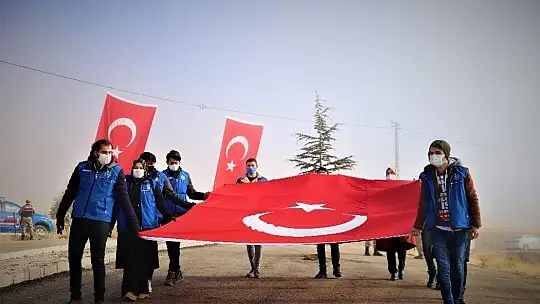 Şehadetinin 4. yılında kabrinde anıldı.