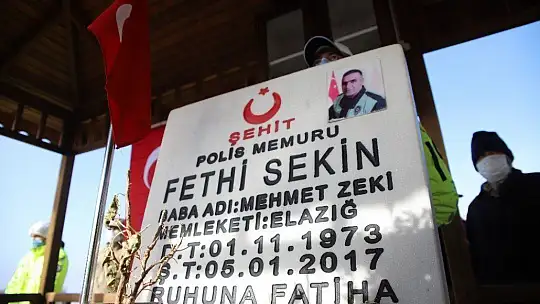 Şehadetinin 4. yılında kabrinde anıldı.